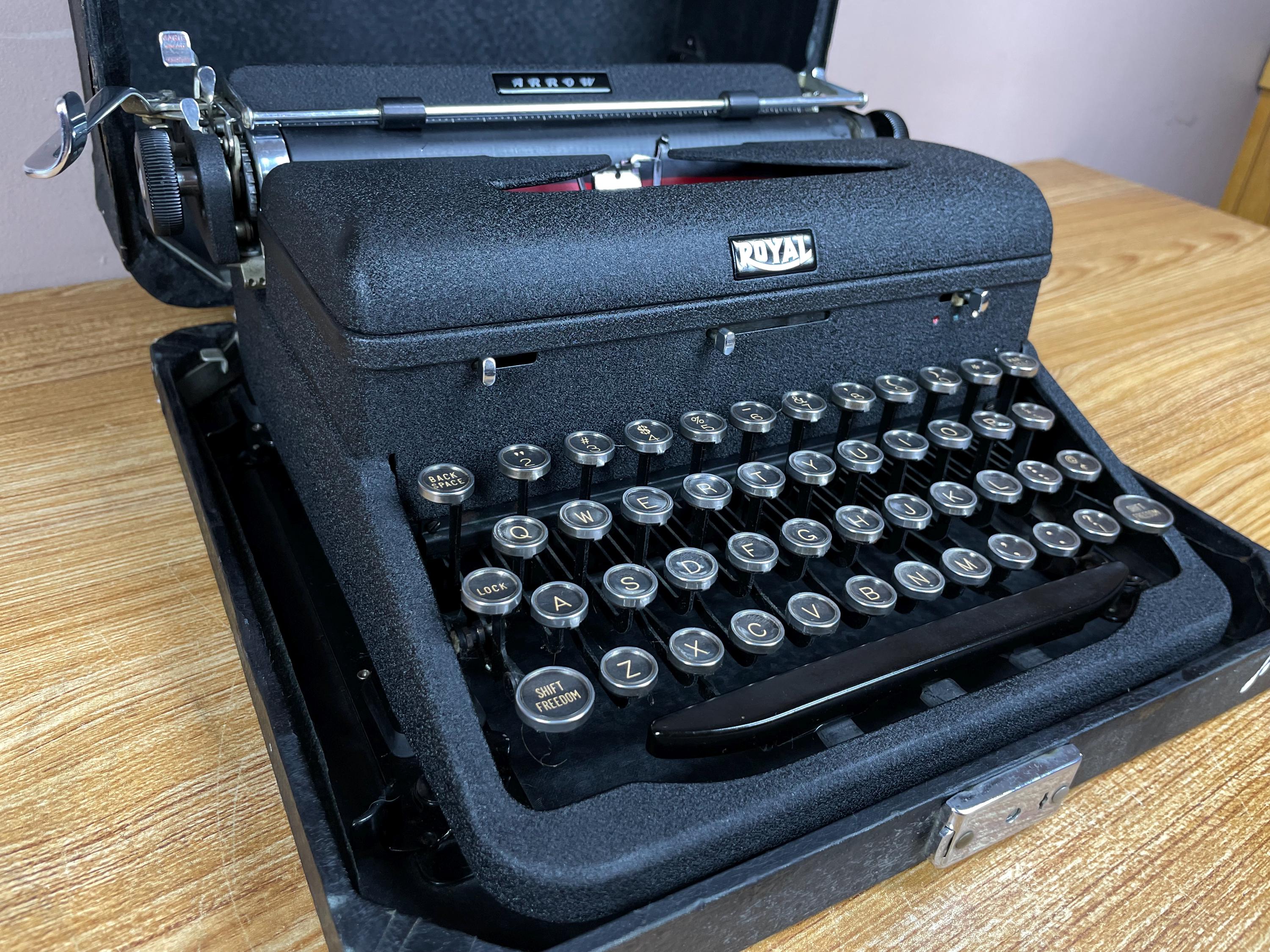 Royal Typewriter Portable - Etsy