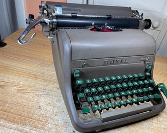 1956 Royal HHE Vintage Desktop Typewriter Working w New Ink (Elite)