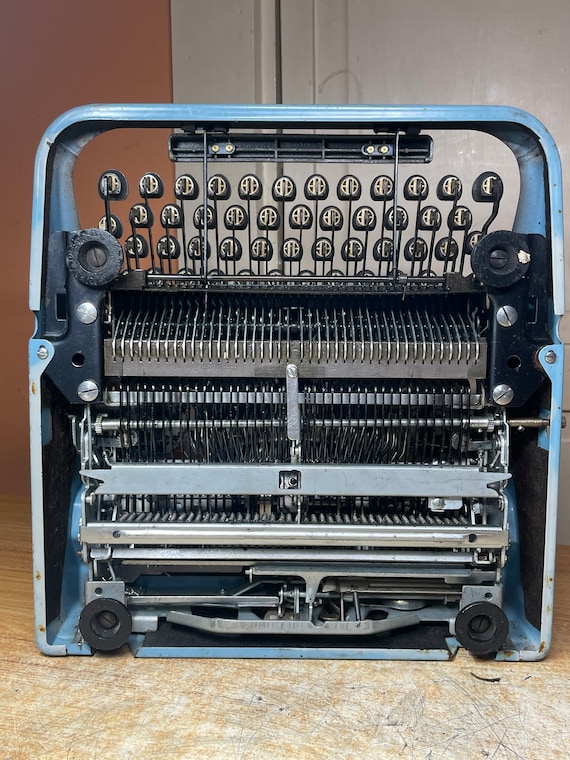 Underwood Universal タイプライター 1939 Underwood Universal on the Typewriter Database