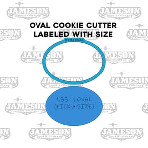 Puede incluir: Un cortador de galletas ovalado azul con el texto "5 x 3.5 OVAL" y un cortador de galletas redondo azul con el texto "1.33 : 1 OVAL (PICK-A-SIZE)".