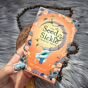 La baraja Oracle Seed & Sickle de Fez Inkwright, 55 cartas con guía complementaria y caja original - USADA