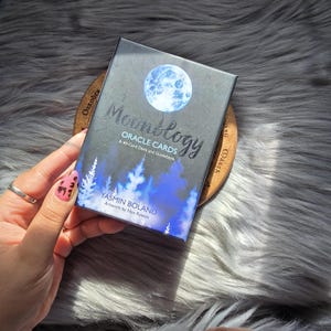 Moonology Oracle-kaarten van Yasmin Boland, 44 kaartendeck met bijbehorende gids en originele doos - GEBRUIKT