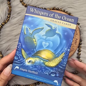 Cartas do Oráculo Sussurros do Oceano por Angela Hartfield, baralho de 50 cartas com guia complementar e caixa original - USADO