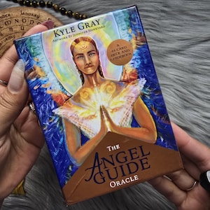 O Oráculo do Guia dos Anjos de Kyle Gray, baralho de 44 cartas com guia complementar e caixa original - USADO