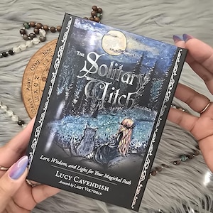 L'oracle de la sorcière solitaire par Lucy Cavendish, jeu de 45 cartes avec guide et boîte d'origine - OCCASION