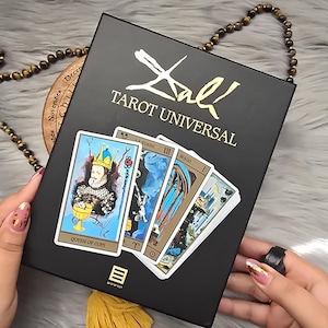 Tarot Universal Dali, baraja de tarot de 78 cartas con guía complementaria y caja - USADO