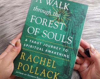 Une promenade à travers la forêt des âmes Un voyage vers l'éveil spirituel du tarot par Rachel Pollack, Ouvrage de référence pour Une promenade à travers la forêt