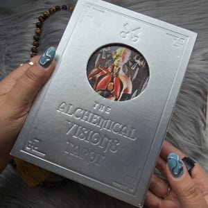 El Tarot de las Visiones Alquímicas de Arthur Taussig, PhD, baraja de tarot de 78 cartas con guía complementaria y caja - USADO