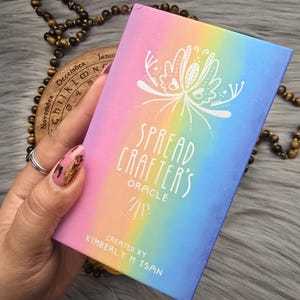 Spread Crafter's Oracle de Kimberly M Tsan, baraja de 92 cartas con guía complementaria y caja original - USADA
