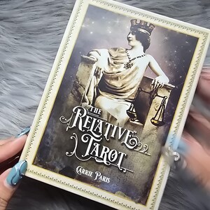 The Relative Tarot de Carrie Paris, baralho de tarô de 80 cartas com guia e caixa - USADO