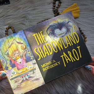 The Shadowland Tarot de Monica Bodirsky, baralho de tarô de 78 cartas com guia e caixa - USADO