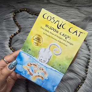 Cosmic Cat Wisdom Cards Your Daily Dose of Insight and Delight par Randy Crutcher, jeu de 60 cartes avec guide et boîte - OCCASION