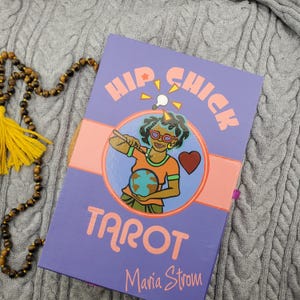 Tarot Hip Chick de Maria Strom, baraja de tarot de 78 cartas con guía y estuche - USADO