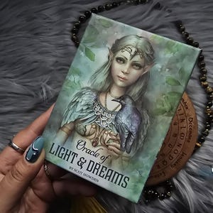 Oráculo da Luz e dos Sonhos, de Scot Howden, baralho de 49 cartas com guia e caixa original - USADO