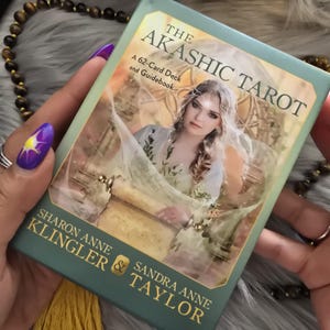 O Tarô Akáshico de Sharon Anne Klingler e Sandra Anne Taylor, baralho de tarô de 62 cartas com guia e caixa - USADO