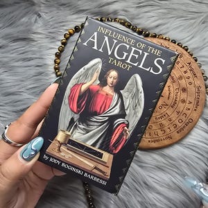 Influência do Tarô dos Anjos por Jody Boginski Barbessi, baralho de tarô de 78 cartas com guia e caixa - USADO