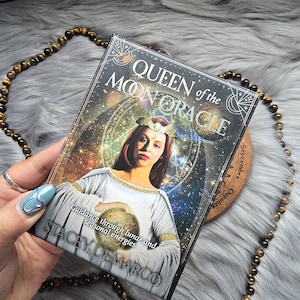 Oráculo da Rainha da Lua: Orientação através das Energias Lunares e Sazonais, por Stacey Demarco, baralho de 44 cartas com guia e caixa - USADO