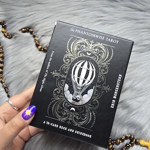 El Tarot Phantomwise de Erin Mogenstern, baraja de tarot de 78 cartas con guía complementaria y caja - USADO