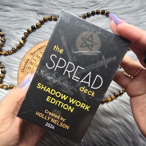 The Spread Deck Shadow Work Edition di Holly Nelson, mazzo di tarocchi da 80 carte con scatola originale - Nuovo