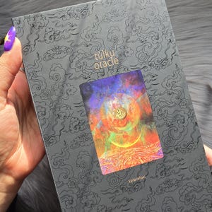 Tulku Oracle de Karla Refoxo, baralho de 53 cartas com guia complementar e caixa original - USADO