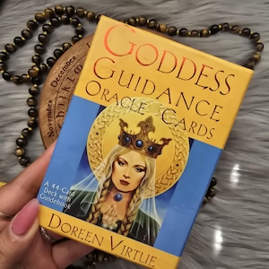 Cartas de Oráculo de Orientação da Deusa por Doreen Virtue, baralho de 44 cartas com guia complementar e caixa original - USADO