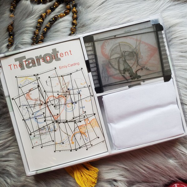 The Transparent Tarot di Emily Carding, mazzo di tarocchi da 78 carte con guida e scatola