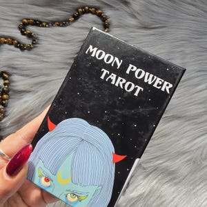 Moon Power Tarot 2.0 Crystal Edition de Charlie Quintero, baralho de tarô de 78 cartas com guia e caixa - USADO