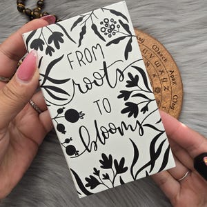 Das Raízes às Flores Oracle Primeira Edição de Hailee Waitt, baralho de 50 cartas com guia complementar e caixa original - USADO