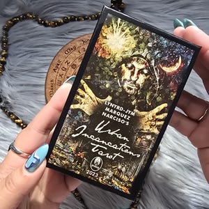 Lynyrd-Jym Marquez Narciso's Urban Incantations Tarot, baralho de tarô de 79 cartas com guia e caixa - USADO