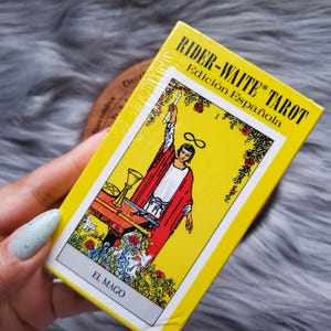 New: Rider Waite Tarot Deck- Spanish Edition by Arthur Edward Waite, 78 card tarot deck with companion guidebook and box