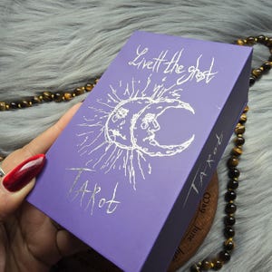 Tarot Livett the Ghost de Eurielle L., baraja de tarot de 78 cartas con guía y estuche - USADO