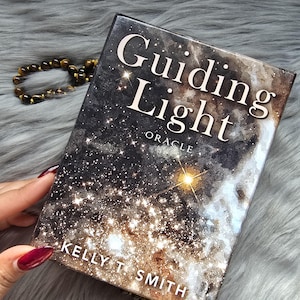 Oráculo de la Luz Guía de Kelly T. Smith, baraja de 68 cartas con guía complementaria y caja original - USADO