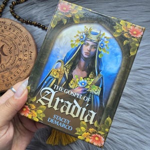 The Gospel of Aradia Oracle door Stacey Demarco, kaartspel met 34 kaarten, bijbehorende gids en originele doos - GEBRUIKT