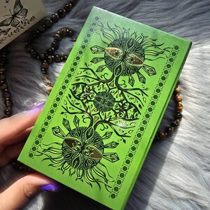 78 Tarot Ecological A Global Art Collaboration de Trish Sullivan, baraja de tarot de 78 cartas con guía complementaria y caja - USADA