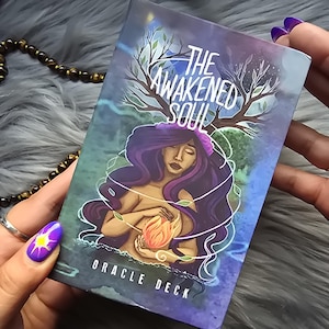 The Awakened Soul Oracle Deck de Ethony, baraja de 50 cartas con guía complementaria y caja original - USADA