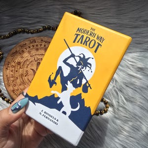 El Tarot de la manera moderna de J. Bindels y N. Fernando, baraja de tarot de 78 cartas con guía complementaria y caja - USADA