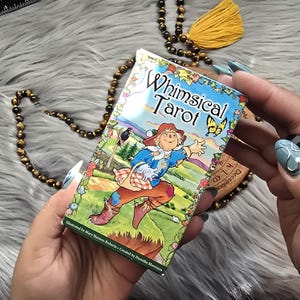 Tarot caprichoso de Dorothy Morrison, baralho de tarô de 78 cartas com pequeno livro branco e caixa - USADO