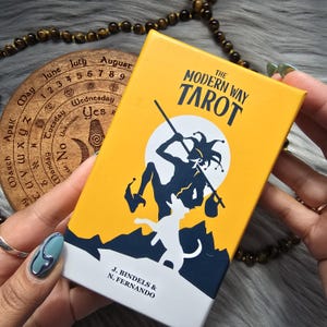 The Modern Way Tarot por J. Bindels & N. Fernando, baralho de tarô de 78 cartas com guia e caixa - USADO