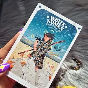 Witte Numen A Sacred Animal Tarot van AlbaBG, tarotdeck van 78 kaarten met begeleidende gids en doos - GEBRUIKT