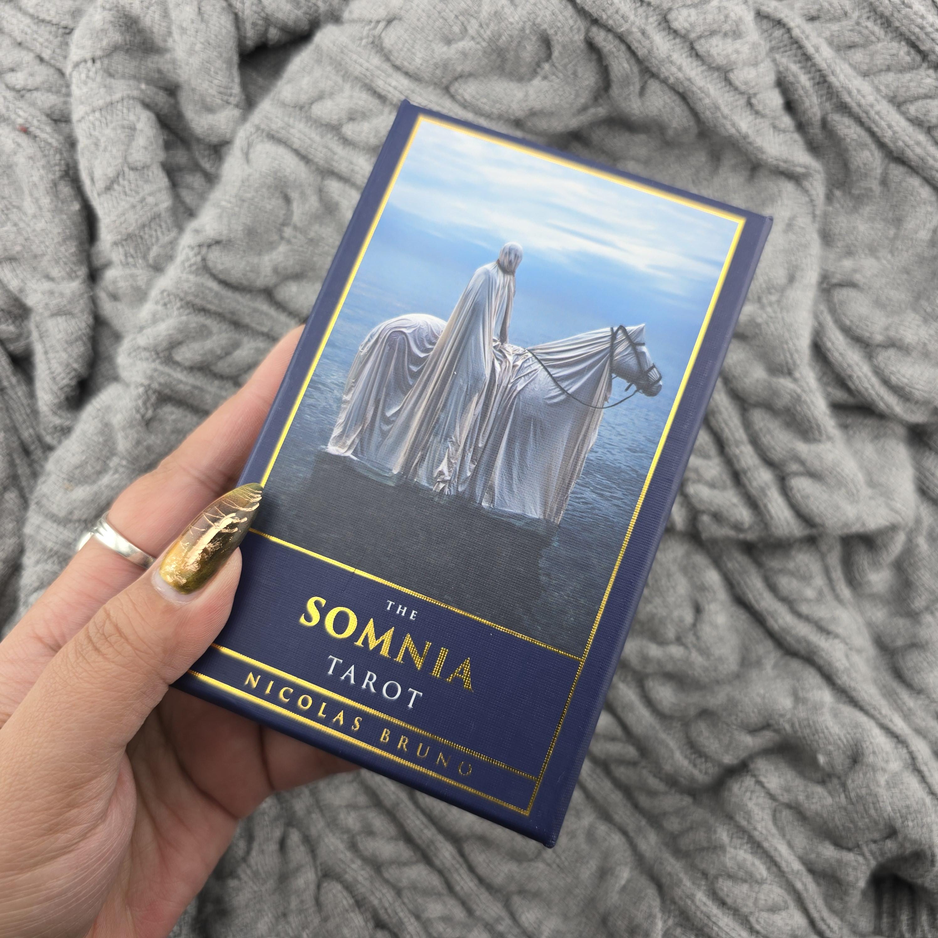 【美品・正規品】Somnia Tarot Deck タロットカード Amazon.co.jp: ルナ・ソムニアのタロットデッキで月の旅に乗り出しま