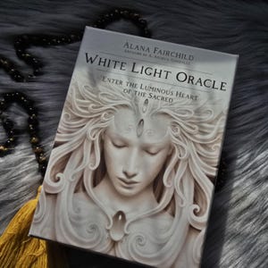White Light Oracle van Alana Fairchild, kaartspel met 44 kaarten, handleiding en originele doos - GEBRUIKT