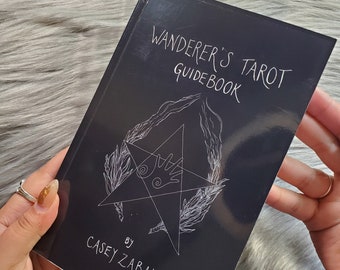 Guide du tarot du voyageur par Casey Zabala, guide du tarot du voyageur