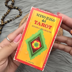 Nuevo Juego del Tarot, baraja de tarot de 78 cartas con librito blanco y caja - USADO