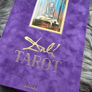 Tarot Dalí de Taschen, baraja de tarot de 78 cartas con guía complementaria y caja - USADO