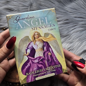 Guardian Angel Messages Tarot van Radleigh Valentine, tarotdeck van 78 kaarten met begeleidende gids en doos - GEBRUIKT