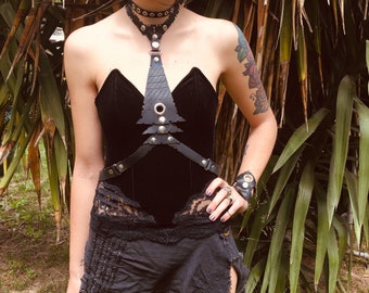 Upcycled Rubber Body Harness - Handgefertigte Cyberpunk-Mode