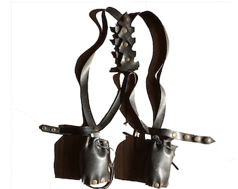 Recycled Rubber Holster: Handgefertigter Unisex Body Harness mit Taschen