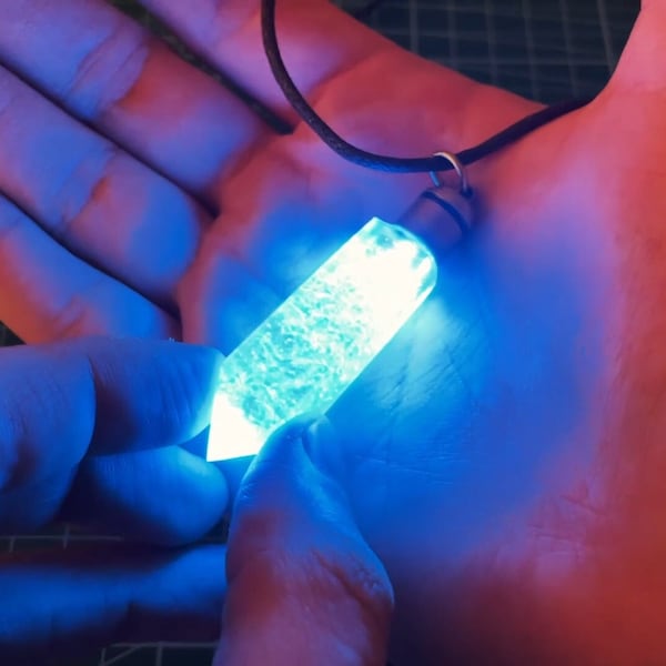 Disney's Atlantis The Lost Empire Kida Crystal Handcrafted Glowing Replica Necklace / Pendant / Keychain [Watch Making of Movie]