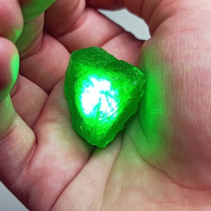 Thanos Infinity Time Stone - Infinity Stones Real Shape Gem Glowing Movie Replica [See Presentation Movie]