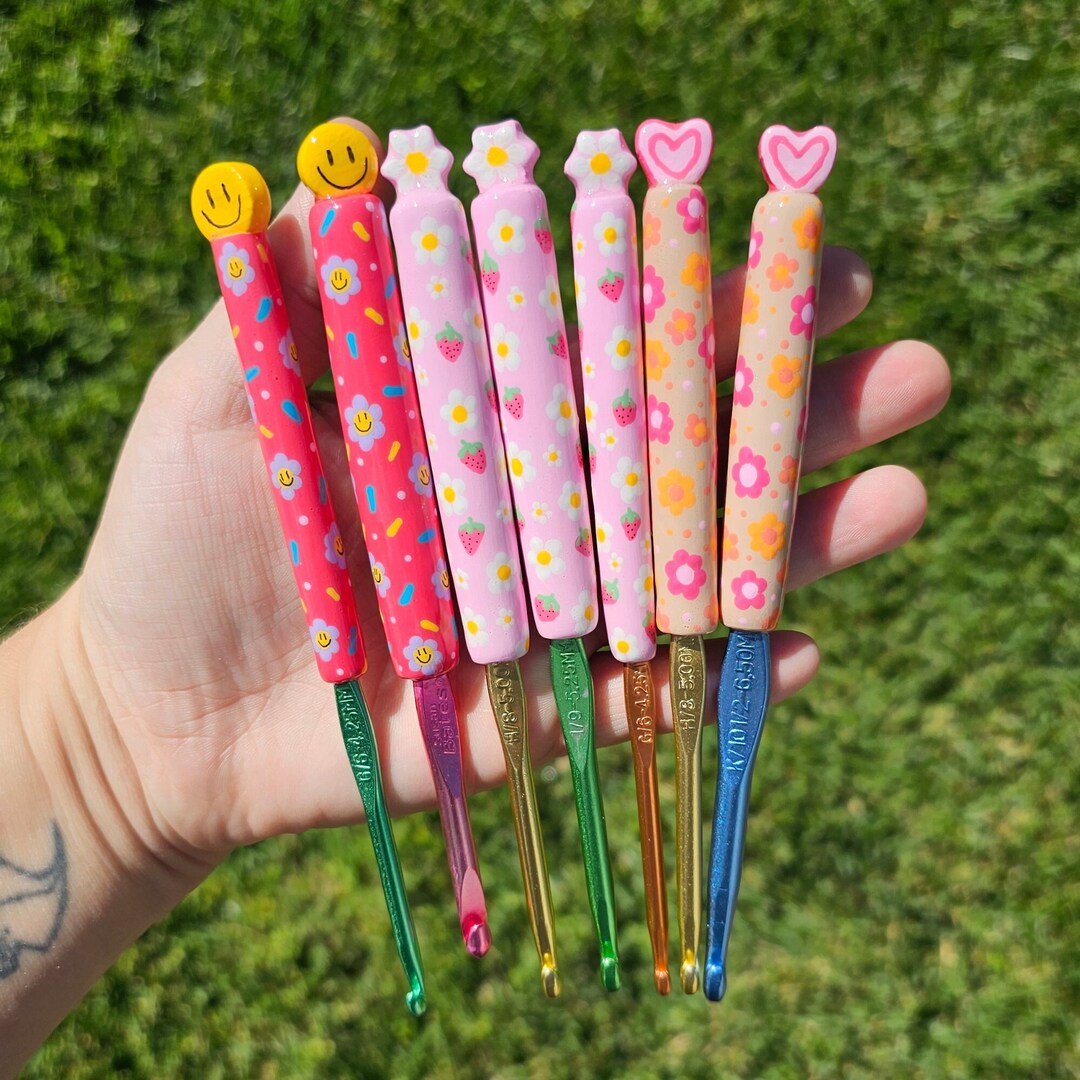 Crochet Hook, Pink Crochet Hook, Slim Handle Crochet Hook, Crochet Tools Gift for Crocheter